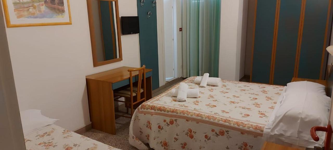 Hotel Santini Rimini Buitenkant foto